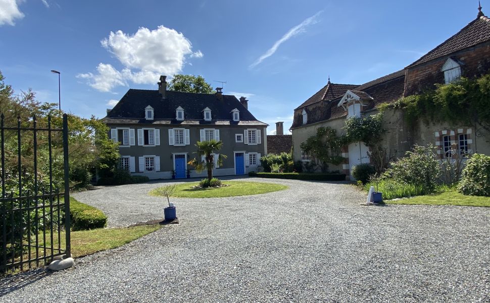 French property for sale - FCH848